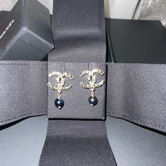 ❌SOLD ❌CHANEL earrings - Picture 7 of 7